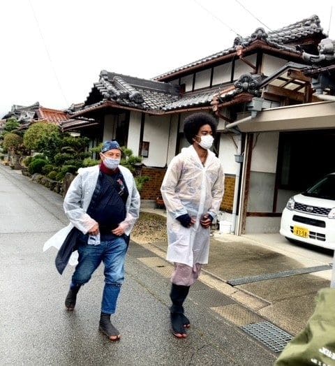 Japan Studies Professor and a Japanese TV Host do nanba walking for Sekai Fushigi Hakken