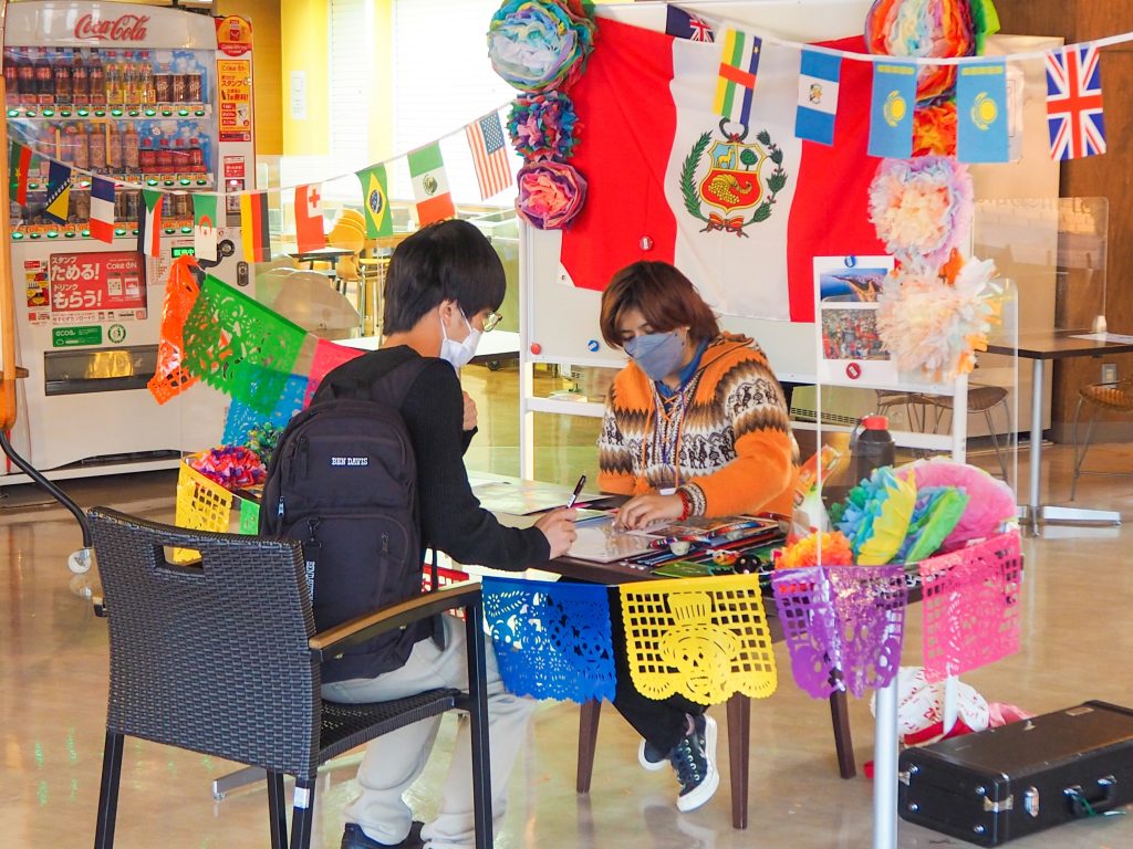 Peruvian international student explaining culture to diversity event visitors