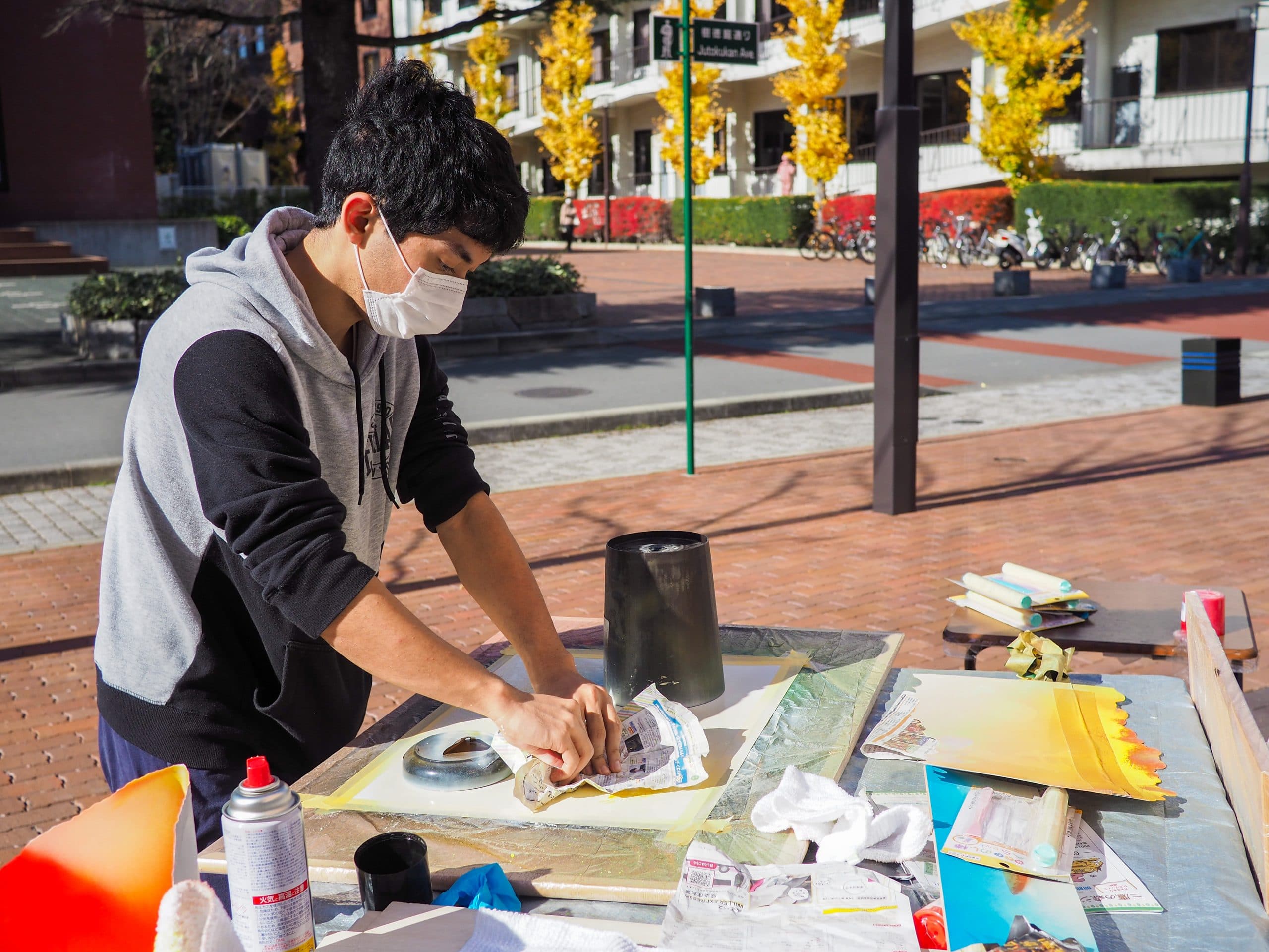 iCLA student works with spray paint