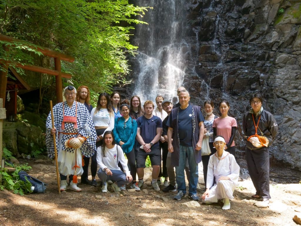 iCLA students participate in a purification ceremony at Kawaguchi Asama Shrine 