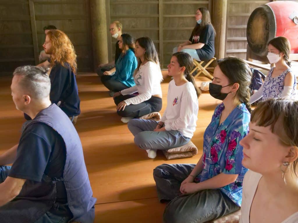 iCLA students participate in a purification ceremony at Kawaguchi Asama Shrine 