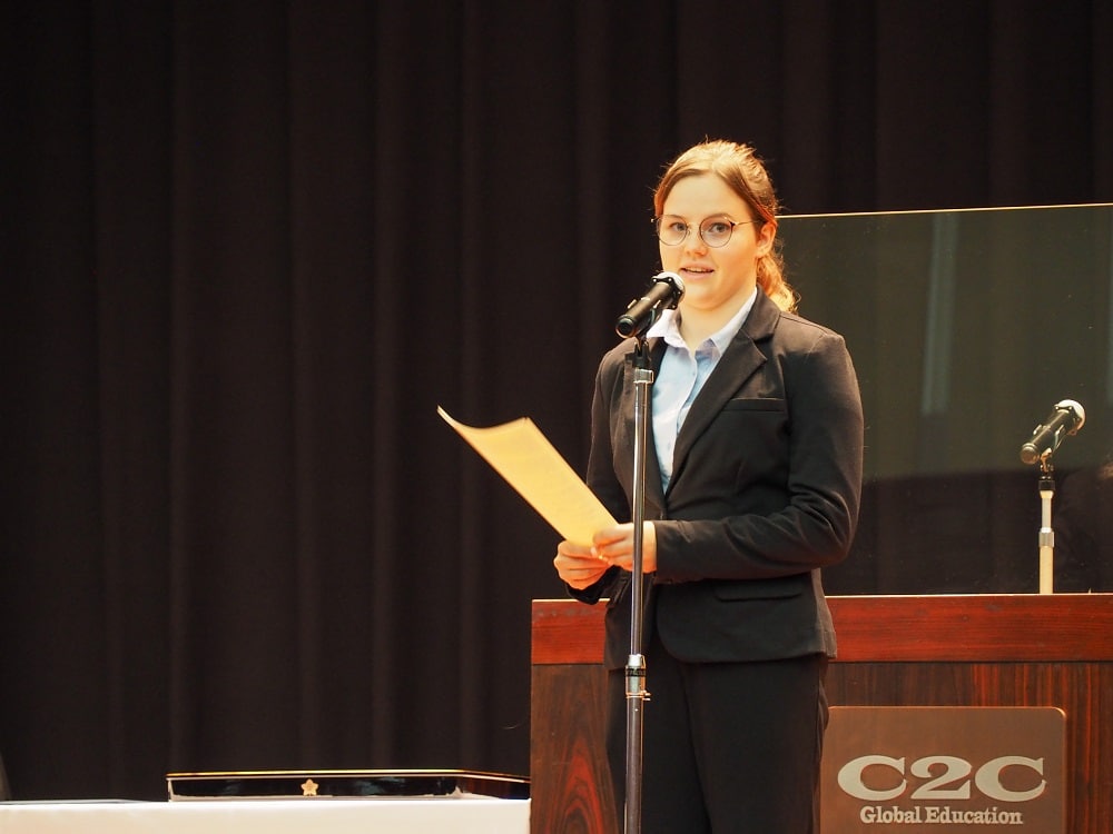 iCLA graduate and valedictorian gives a speech at the Fall 2022 Graduation Ceremony. 