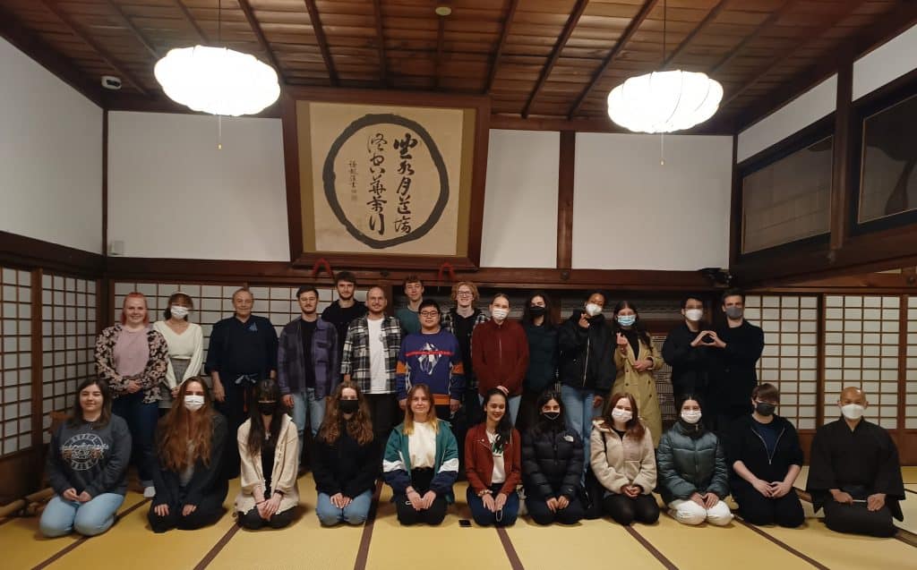 iCLA exchange students at Erinji Temple