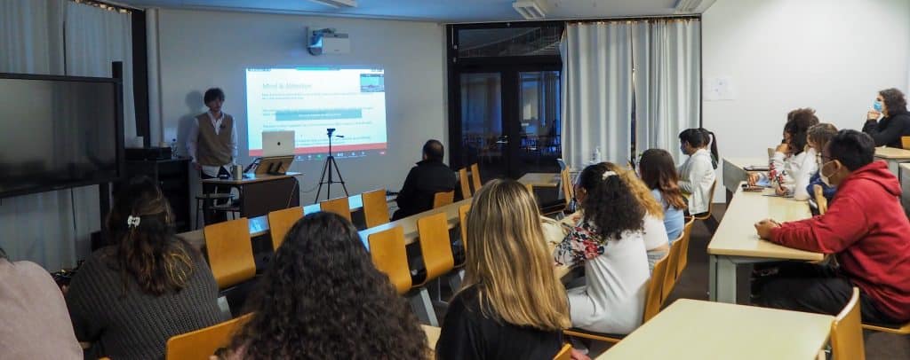 iCLA students participate in a joint lecture on meditation, brain, and creativity