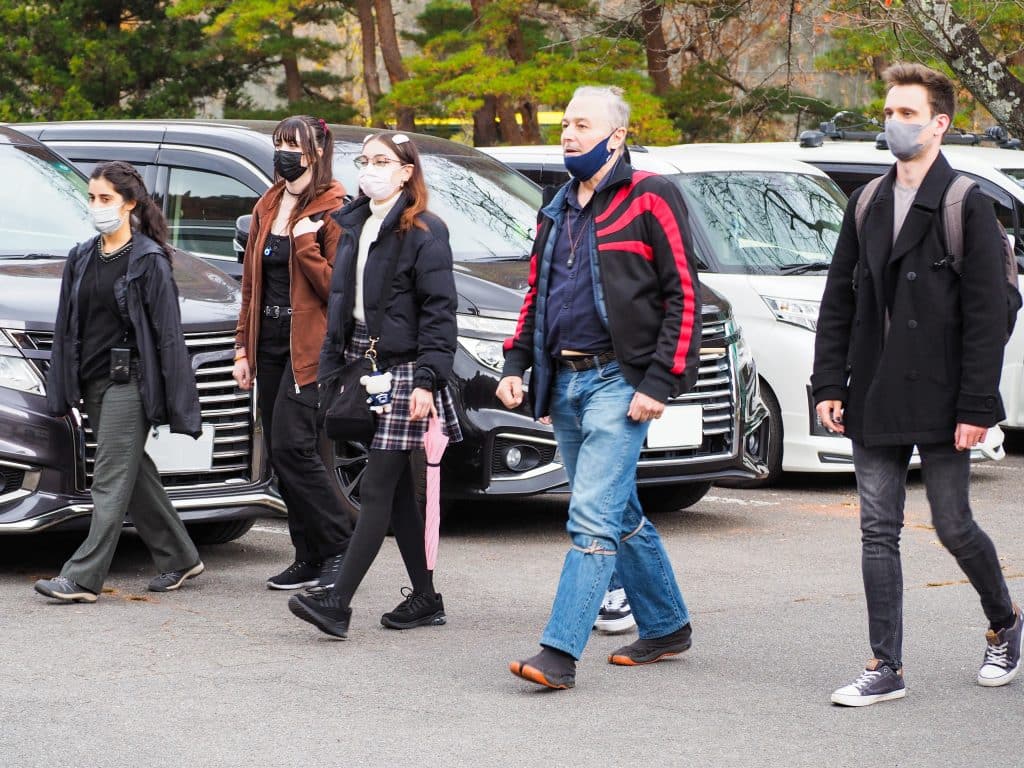 iCLA international students practice Nanba Walking with Japan Studies Professor William Reed.