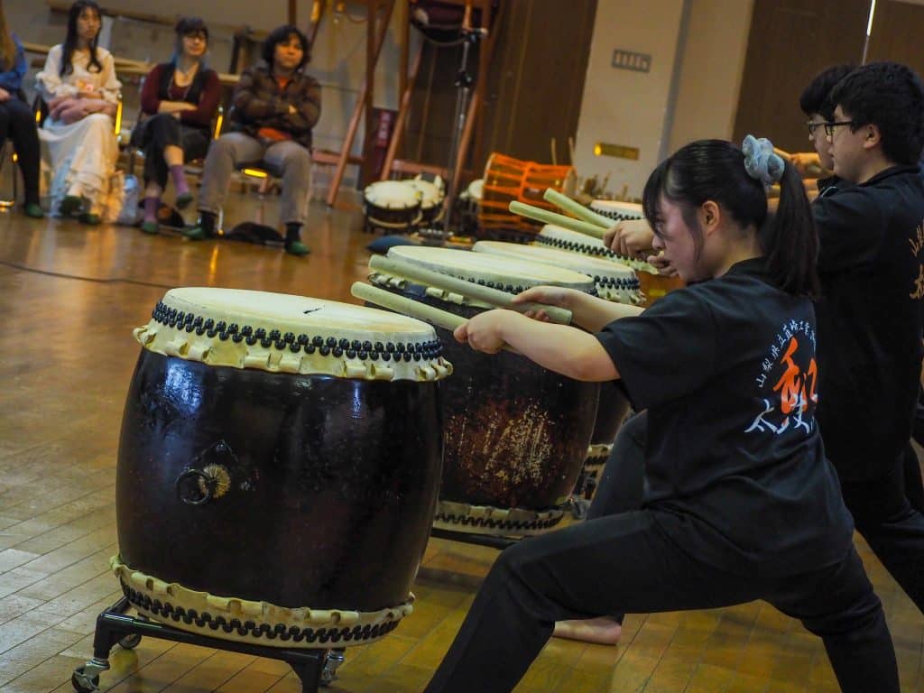 Yamanashi high school students perform wadaiko for iCLA students