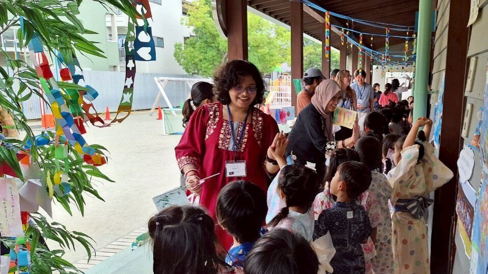 iCLA students join the Yamanashi Gakuin Kindergarten kids for Tanabata