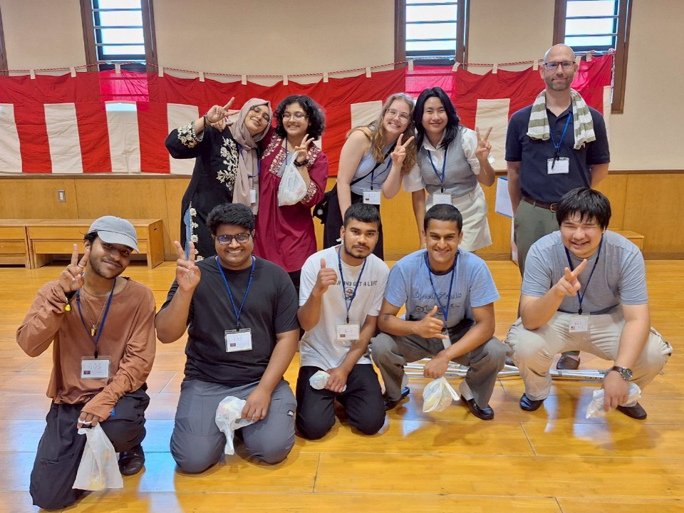 iCLA student volunteers who joined the Yamanashi Gakuin Kindergarten's Star Festival event take a group photo together.