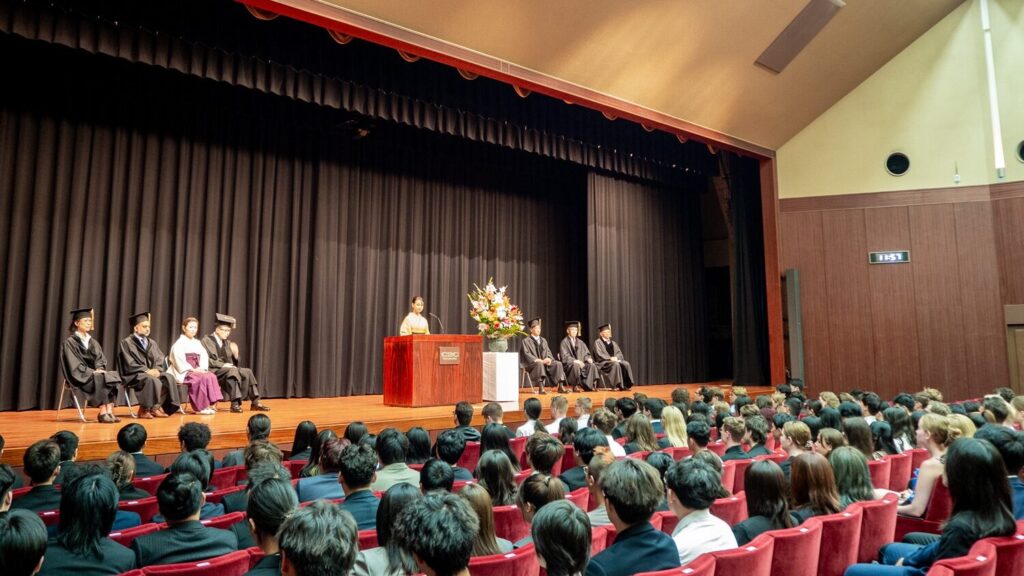 The Yamanashi Gakuin University President stands in front of a group of new students for the Fall 2025 Entrance Ceremony. Many of the new students are entering the International College of Liberal Arts (iCLA).