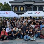 Seishu high school students and iCLA international students take a group photo together.
