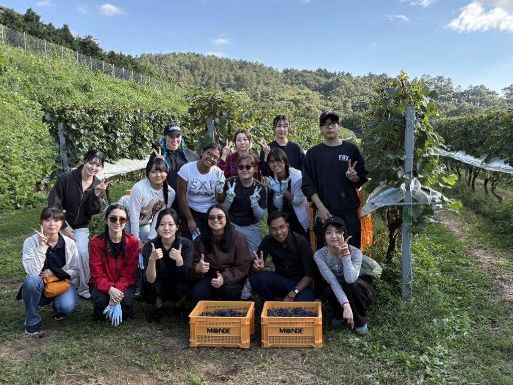 Students who attended the iEXPerience Program for Viniculture in Yamanashi take a group photo together at Monde Winery.